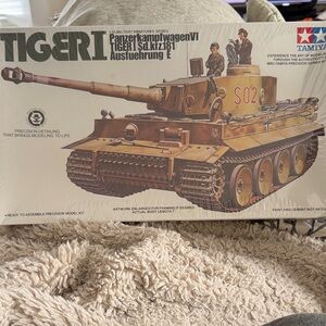 Tiger I Model Kit - PanzerkampfwagenVI (sd.kfz.181) Ausfuehrung E